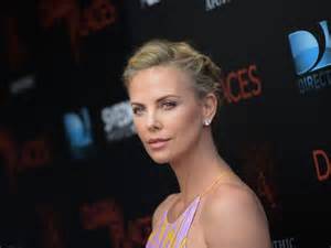 charlize theron toples|Charlize Theron posa desnuda a sus 40 años